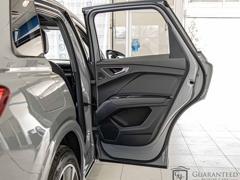 Used 2024 Audi Q4 e-tron Premium Plus w/ Premium Plus image 39