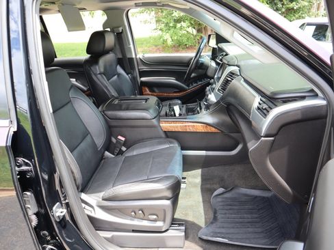 Used 2015 Chevrolet Suburban LTZ RWD image 22