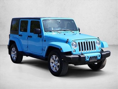 Used 2017 Jeep Wrangler Unlimited Sahara w/ Connectivity Group AWD/4WD image 3