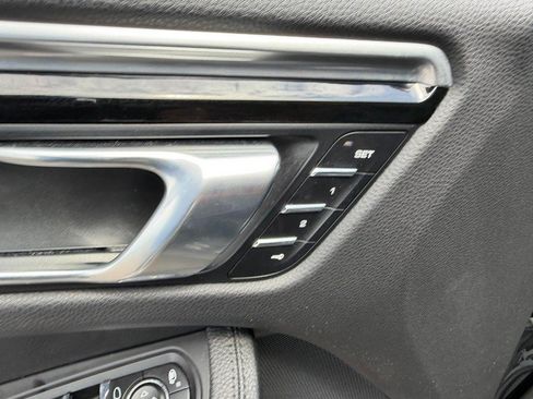 Used 2018 Porsche Macan Sport Edition AWD/4WD image 20