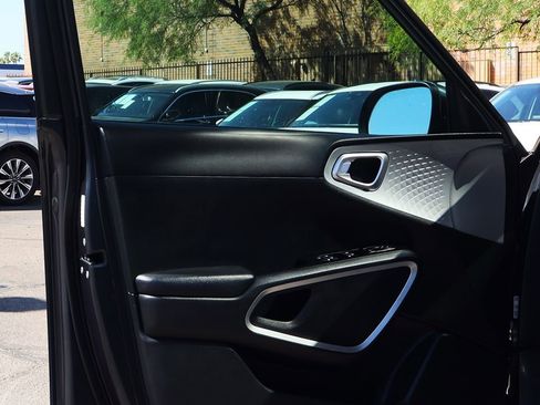 Used 2021 Kia Soul LX image 33