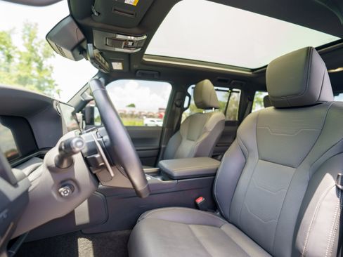 Used 2024 Lexus GX 550 w/ Accessory Package (2T) AWD/4WD image 9