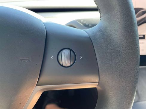 Used 2023 Tesla Model Y Long Range AWD/4WD image 28