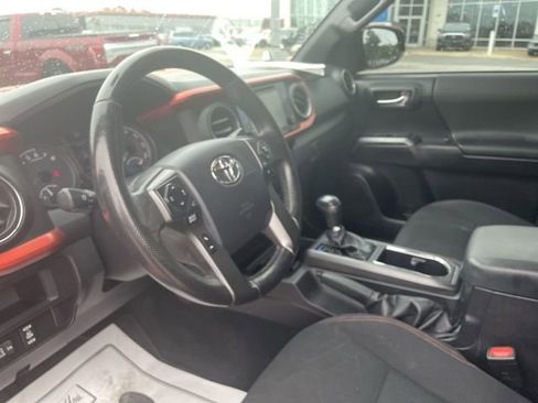 Used 2016 Toyota Tacoma TRD Off-Road w/ Towing Package AWD/4WD image 13