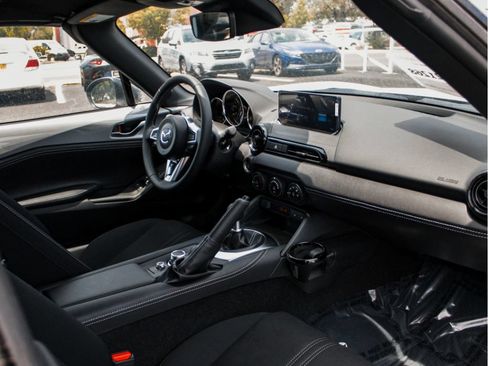 New 2026 MAZDA MX-5 Miata Club w/ Weather Package RWD image 28