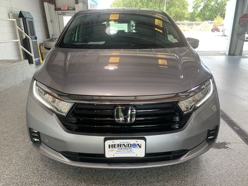 Used 2024 Honda Odyssey Elite image 2