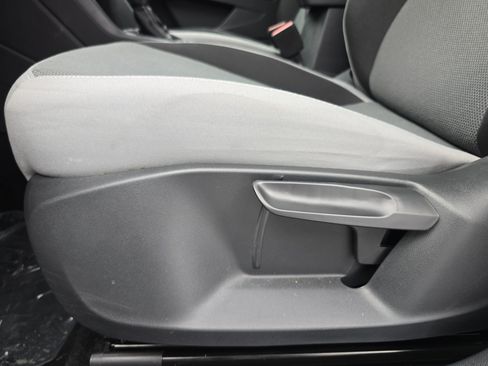 Certified 2023 Volkswagen Taos S FWD image 28