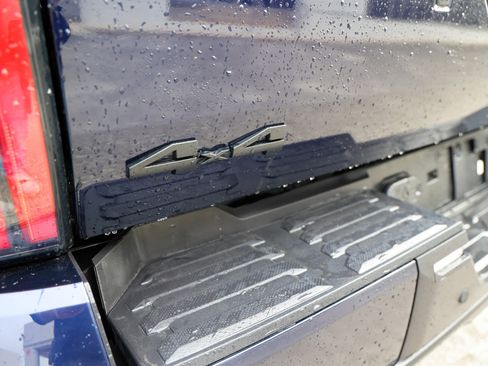 Used 2025 Toyota Tundra Platinum AWD/4WD image 16