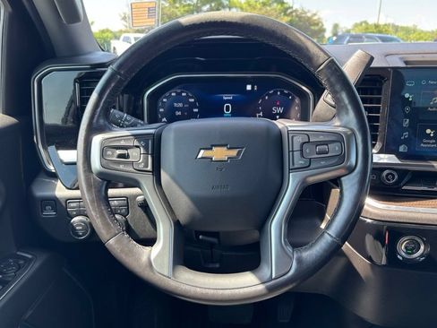 Used 2022 Chevrolet Silverado 1500 LT w/ Z71 Off-Road Package AWD/4WD image 23