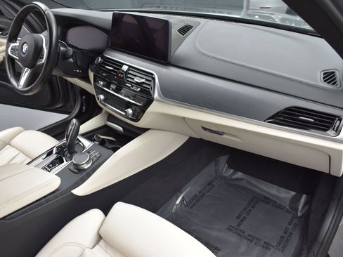 Used 2022 BMW M550i xDrive w/ Shadowloine Package image 7