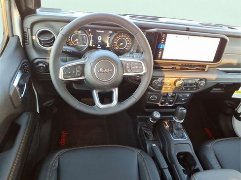 New 2026 Jeep Wrangler Unlimited Sahara AWD/4WD image 13