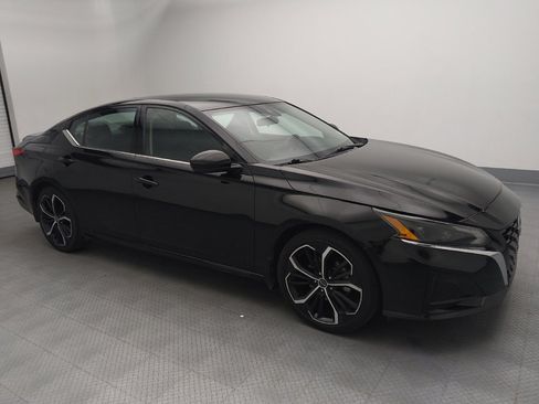 Used 2024 Nissan Altima 2.5 SR FWD image 11