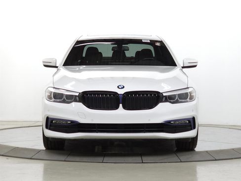 Used 2018 BMW 530i xDrive w/ Premium Package image 2