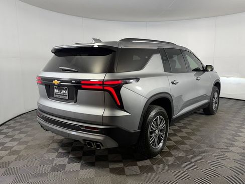 Used 2025 Chevrolet Traverse LT FWD image 7