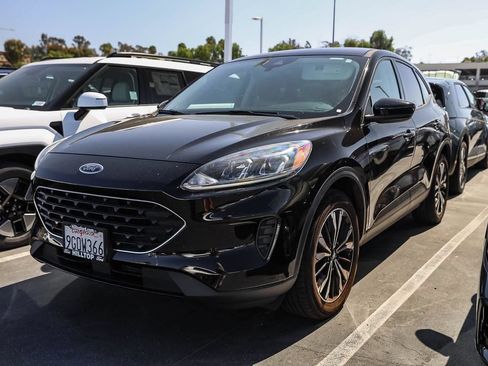 Used 2022 Ford Escape SE w/ SE Sport Appearance Package AWD/4WD image 3