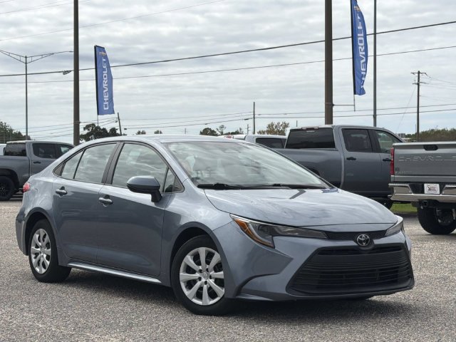 Used 2023 Toyota Corolla LE FWD image 2
