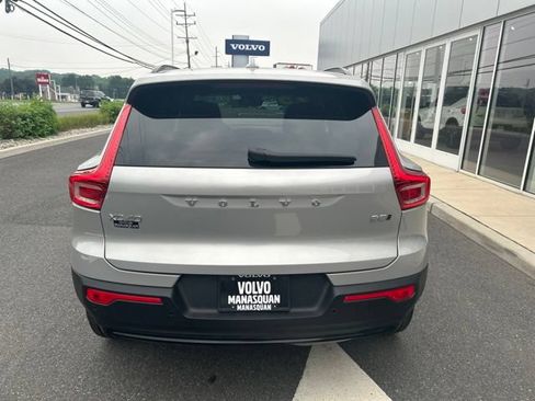 Certified 2025 Volvo XC40 B5 Plus AWD/4WD image 4