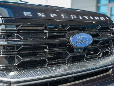 New 2026 Ford Expedition Max Platinum image 17