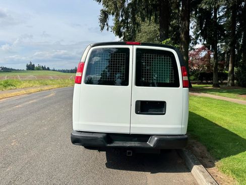 Used 2009 GMC Savana 3500 RWD image 4