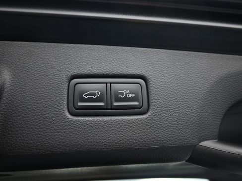 Used 2023 Kia Carnival EX image 23