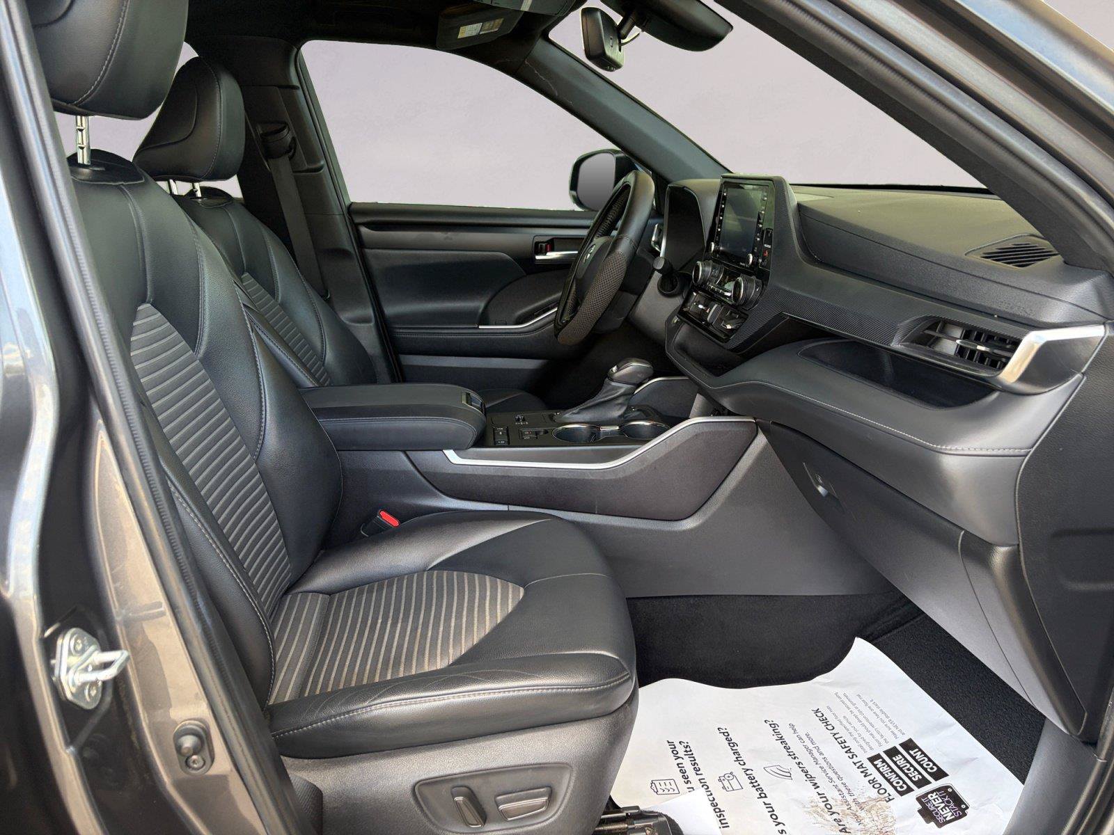 Used 2021 Toyota Highlander XSE FWD image 15
