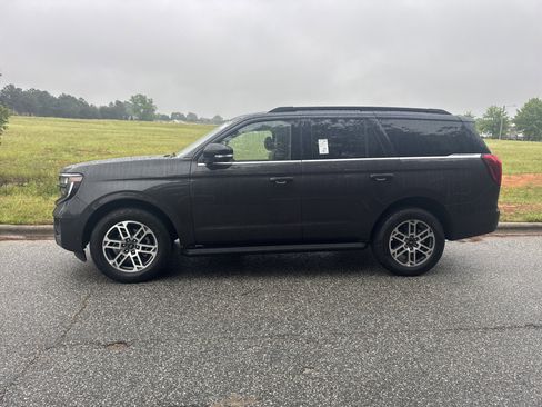 Used 2025 Ford Expedition Active AWD/4WD image 7