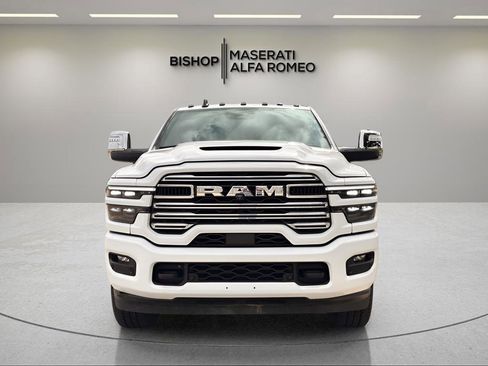 Used 2025 RAM 3500 Laramie AWD/4WD image 2
