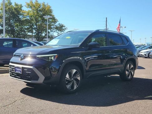 New 2025 Volkswagen Taos SE image 6