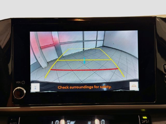 Used 2025 Toyota Camry SE FWD image 12