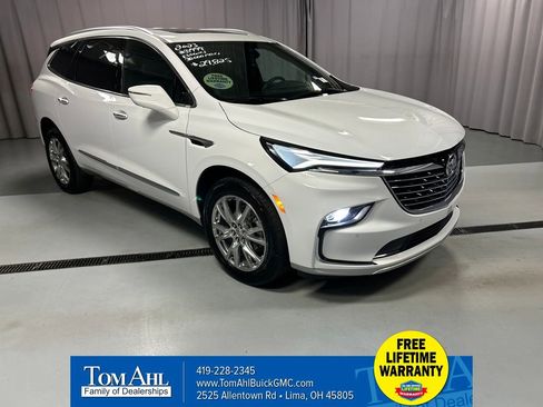 Used 2023 Buick Enclave Essence w/ Experience Buick Package FWD image 1