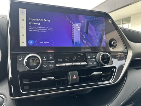 Used 2023 Toyota Highlander XLE image 17