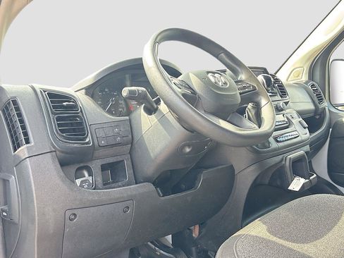 Used 2024 RAM ProMaster 2500 w/ Convenience Group FWD image 9