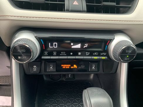 Used 2021 Toyota RAV4 XLE w/ Convenience Package AWD/4WD image 18