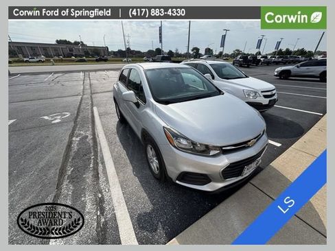 Used 2020 Chevrolet Trax LS w/ Tint and Cruise Package FWD image 1