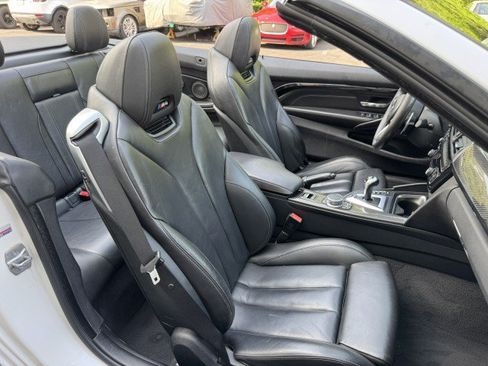 Used 2018 BMW M4 Convertible RWD image 37