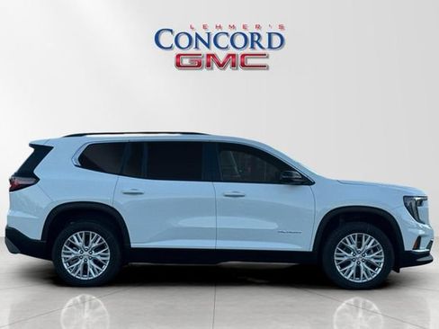 Used 2026 GMC Acadia Elevation w/ Elevation Premium Package FWD image 3