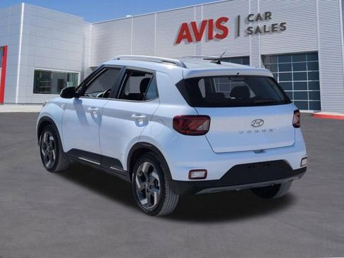Used 2025 Hyundai Venue SEL FWD image 9