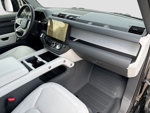 New 2026 Land Rover Defender 110 X-Dynamic SE AWD/4WD image 14