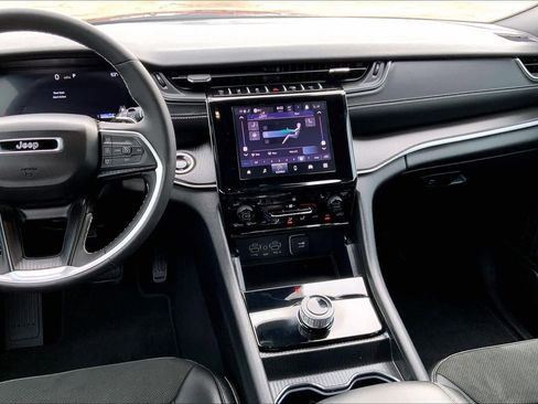 Certified 2025 Jeep Grand Cherokee L Altitude image 7