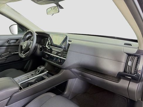 Used 2025 Nissan Pathfinder SV image 30