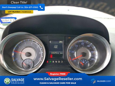 Used 2015 Chrysler Town & Country Touring image 12