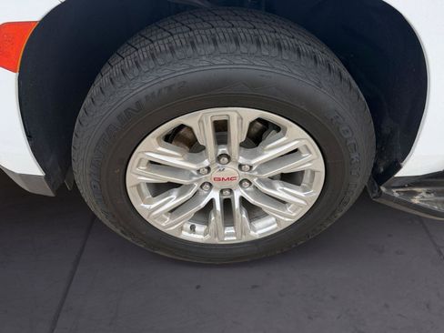 Used 2023 GMC Yukon SLT w/ SLT Luxury Package image 14