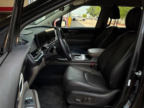 Used 2026 Kia Carnival FWD image 10