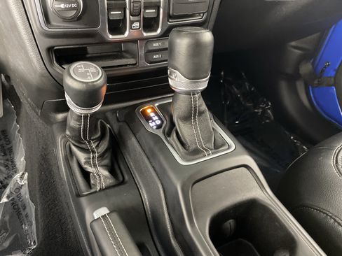 Used 2023 Jeep Wrangler Unlimited Sahara w/ Cold Weather Group AWD/4WD image 31