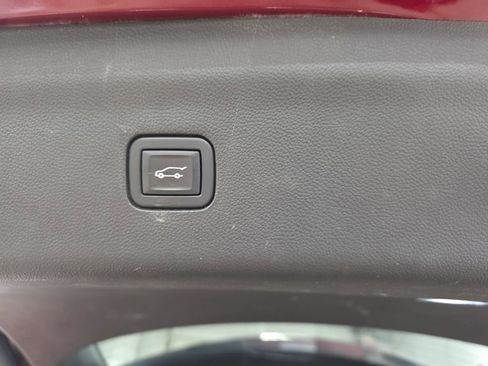 Used 2020 Buick Enclave Essence w/ Sound and Sites Package image 15