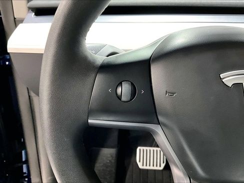 Used 2024 Tesla Model Y Long Range AWD/4WD image 24