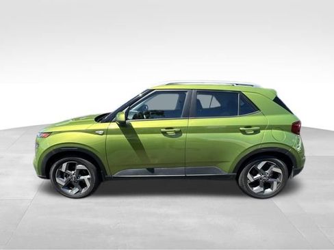 Used 2024 Hyundai Venue SEL FWD image 3