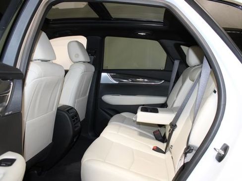 Certified 2024 Cadillac XT5 Sportv w/ Technology Package AWD/4WD image 11