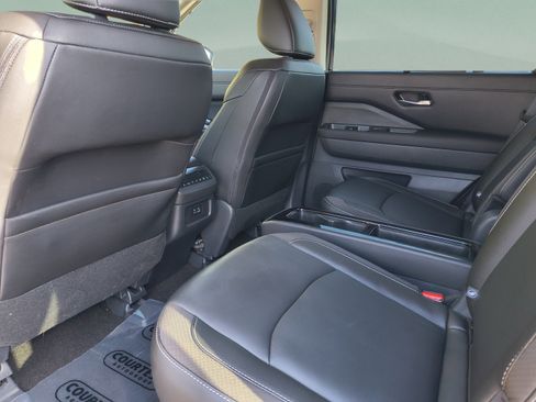 Certified 2024 Nissan Pathfinder SL w/ SL Premium Package FWD image 18