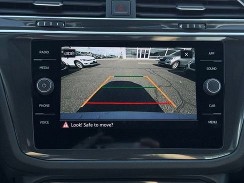 Used 2024 Volkswagen Tiguan SE AWD/4WD image 39